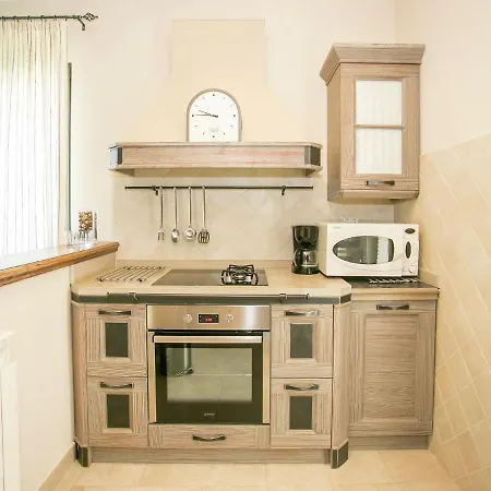 Comfortable Villa In Tar With Swimming Pool Tar-Vabriga