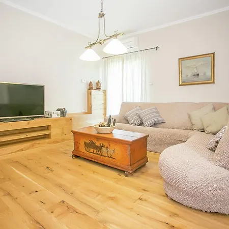 Comfortable Villa In Tar With Swimming Pool Villa Tar-Vabriga