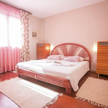 Villa Comfortable Villa In Tar With Swimming Pool Tar-Vabriga