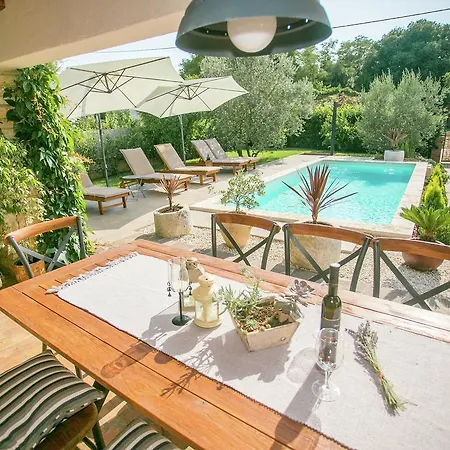 Villa Comfortable In Tar With Swimming Pool Tar-Vabriga