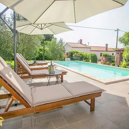 Comfortable In Tar With Swimming Pool Tar-Vabriga